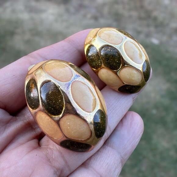 Vintage Clip Earrings Sparkled Brown Enamel Gold Tone Turtle Shell Design 1 3/8" - Picture 3 of 8